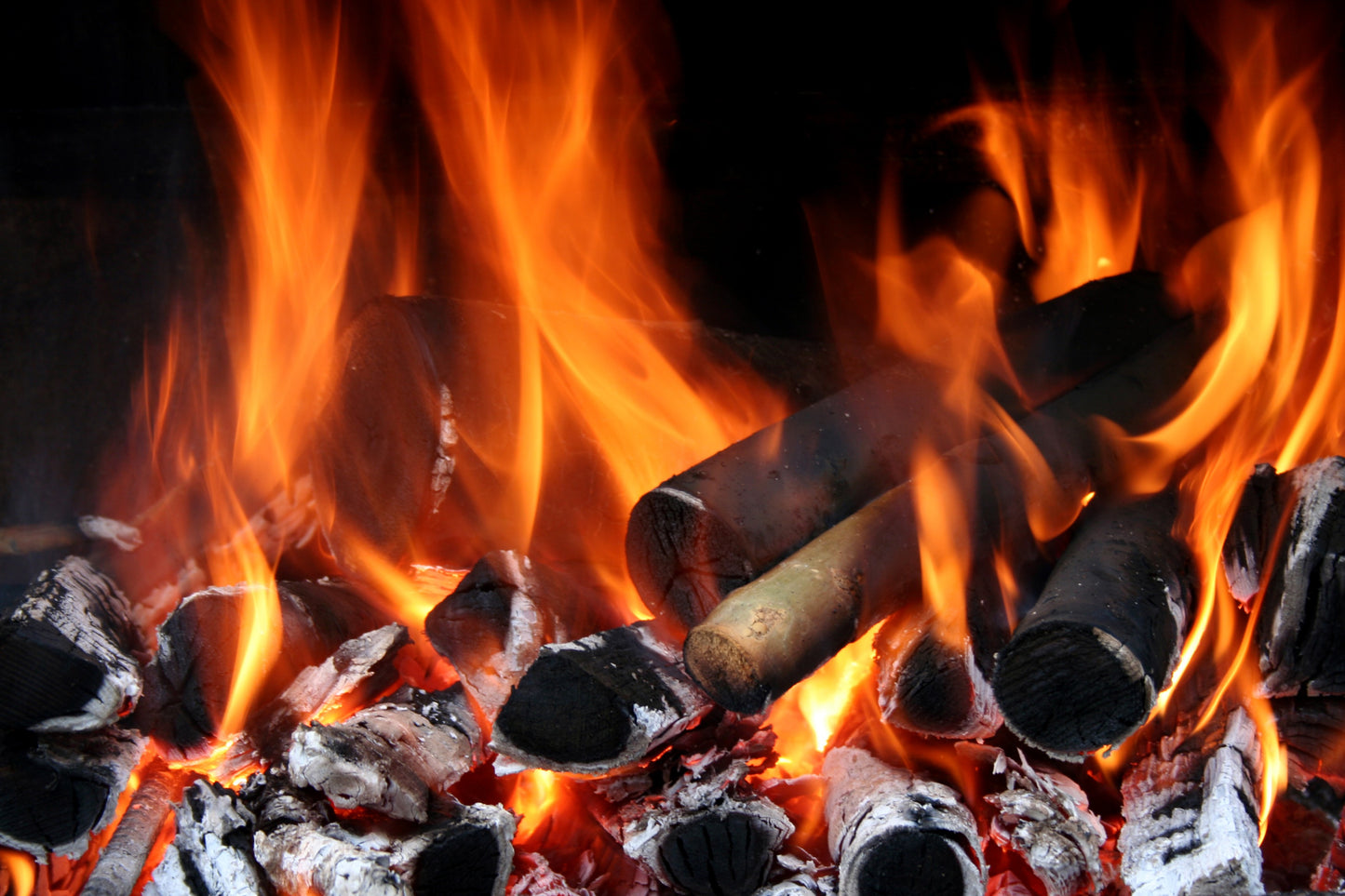 Flaches Druckmotiv Glühende Flammen für Heizkörperverkleidung