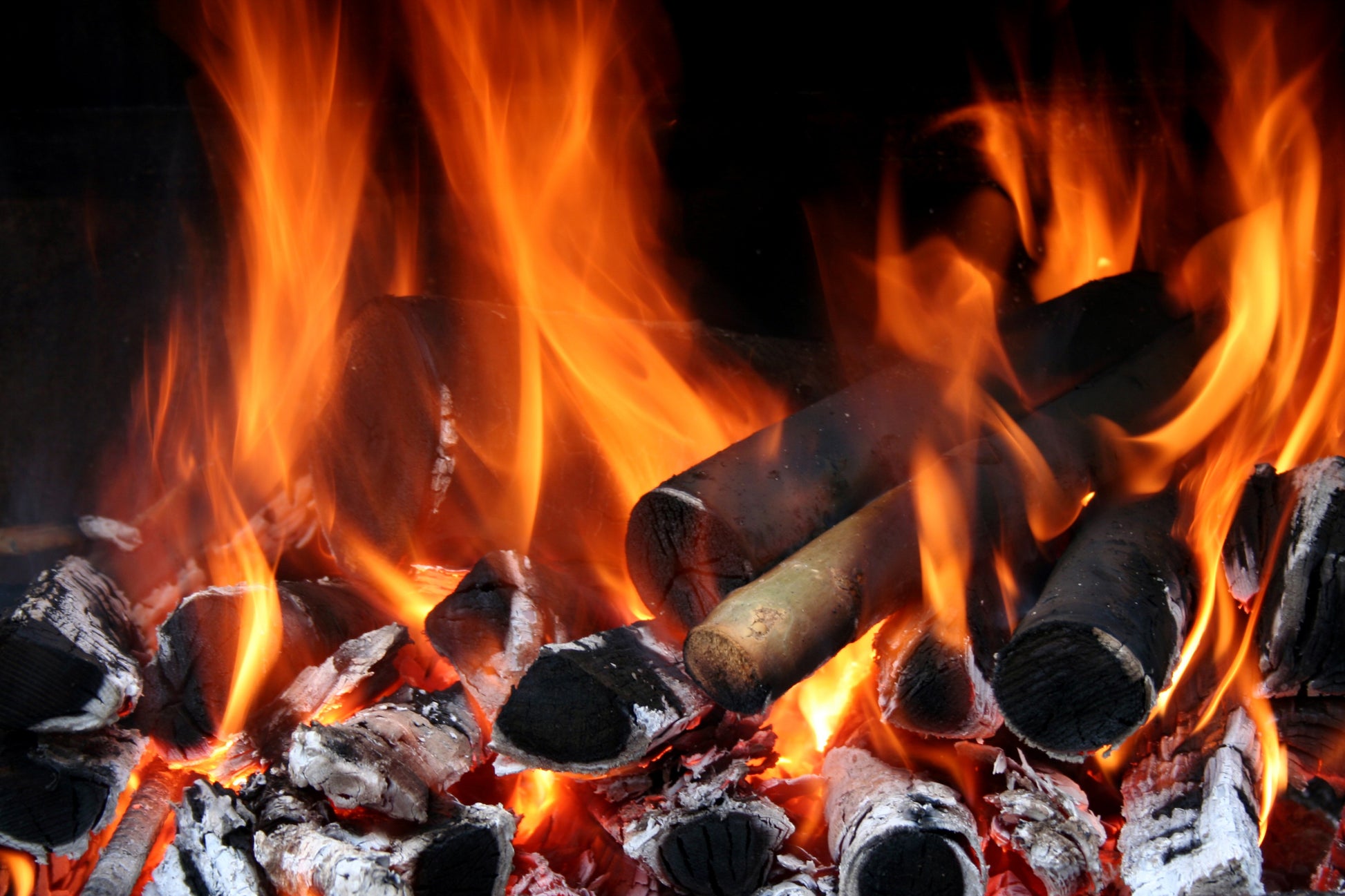 Flaches Druckmotiv Glühende Flammen für Heizkörperverkleidung